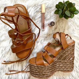 NEVER WORN everyday woven lace up wedge shoe